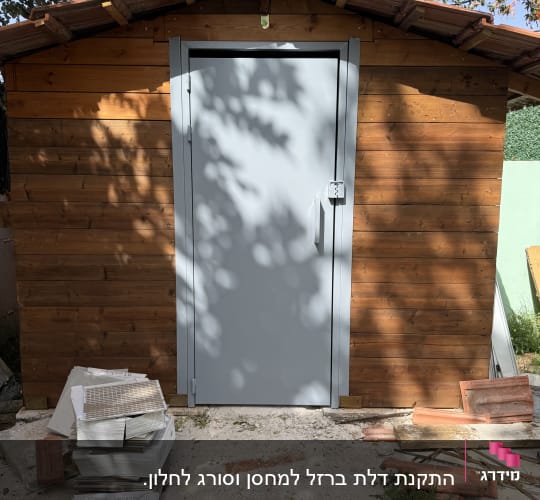 דלת מתכת